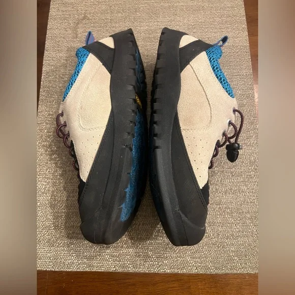 Keen Women's Jasper Rocks Sneakers in Fjord/Safari Black, Blue, and Beige - Picture 4 of 7